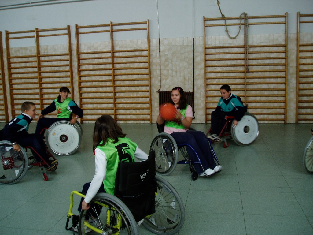 Baloncesto en silla de ruedas Colegio Siervas de San Jose Salamanca