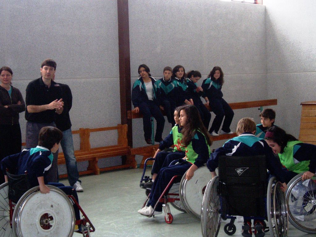 Baloncesto en silla de ruedas Colegio Siervas de San Jose Salamanca