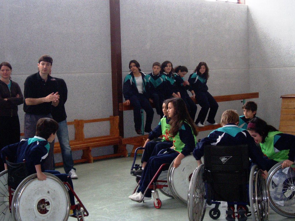 Baloncesto en silla de ruedas Colegio Siervas de San Jose Salamanca