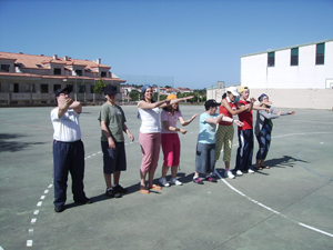 "Los superpiratas" nos enseñan su baile de piratas.