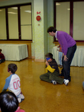 Los niños juegos al Goalbal.