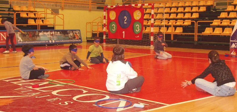 Ejercicios estimulando la capacidad de atencion. Goalball