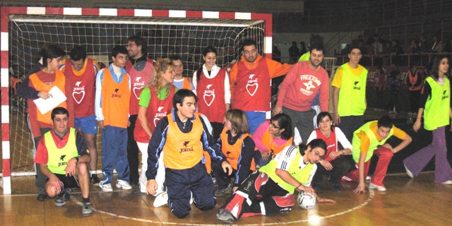 Voluntarios y deportistas de la jornada deportiva