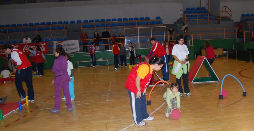 Atletismo divertido con Laura una preciosa niña de 4 años