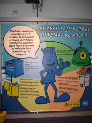 Panel de la exposición con el personaje principal.