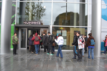 Llegada a CosmoCaixa pasada por  agua.