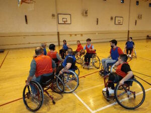 Deporte universitario. Baloncesto en silla de ruedas.