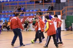 Programa de “escuelas de promoción deportiva” (fútbol sala, baloncesto, atletismo, natación y pádel).